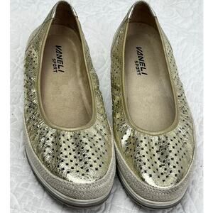 Vaneli Sport Womens 7.5M Gold Flat Slip On Comfort Athleisure Vacation Shoes
